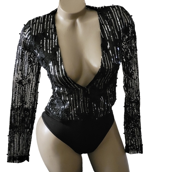 Womens Long Sleeve V-Neck Beaded Lace Bodysuit - Picture 4 of 12